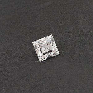 Quadratischer, im französischen Stil hergestellter Diamant 