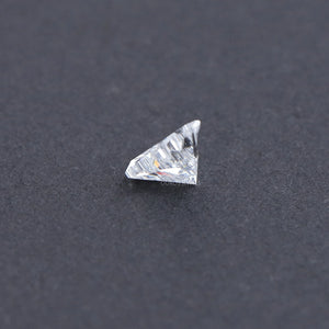 Antiker Bullenschliff-Diamant im Laborgezüchteter Diamant