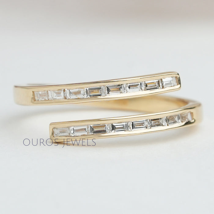 Ring mit Baguetteschliff-Labordiamanten im Bypass-Set