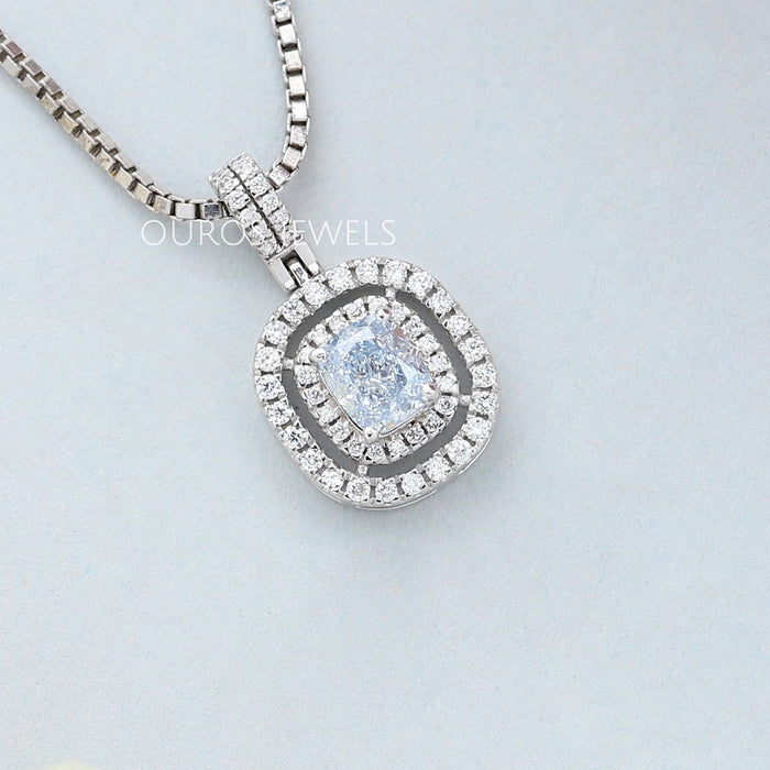 Halskette mit eisblauem Halo-Diamant im Kissenschliff
