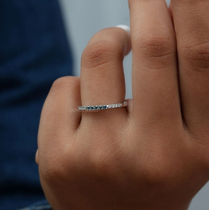 Ehering mit rundem Schliff und im Labor gezüchteten Diamanten