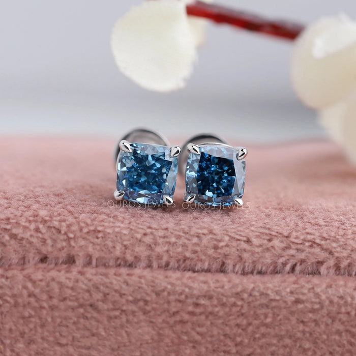 Blauer Cushion Cut Labor Diamant Ohrstecker