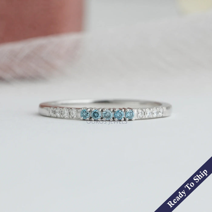 Ehering mit rundem Schliff und im Labor gezüchteten Diamanten