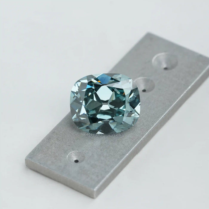 vivd bluish green lab diamond 