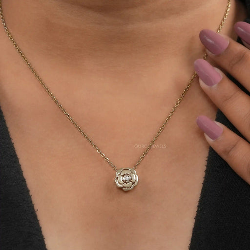 Chanel – Halskette mit runden Diamanten und Kamelie