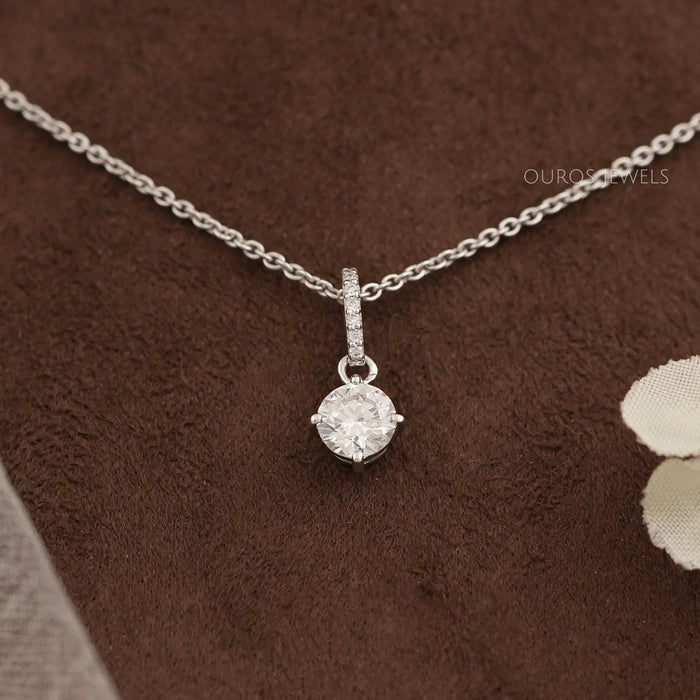Klassischer Solitär-Anhänger mit rundem Diamantschliff aus Laborzucht