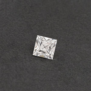 Quadratischer, im französischen Stil hergestellter Diamant 