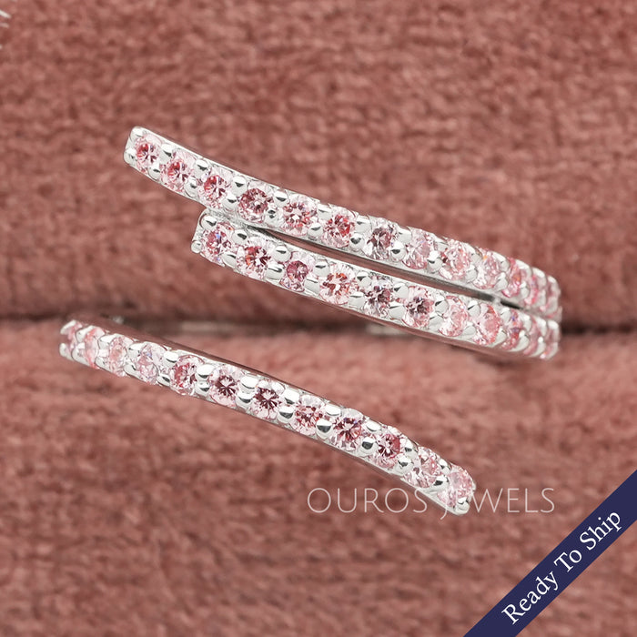 Rosafarbener Bypass-Ehering im Labor-Zuchtschliff