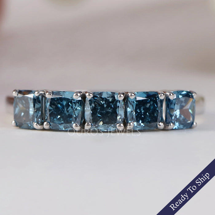 Blauer Kissen-Diamantring mit 5 Steinen