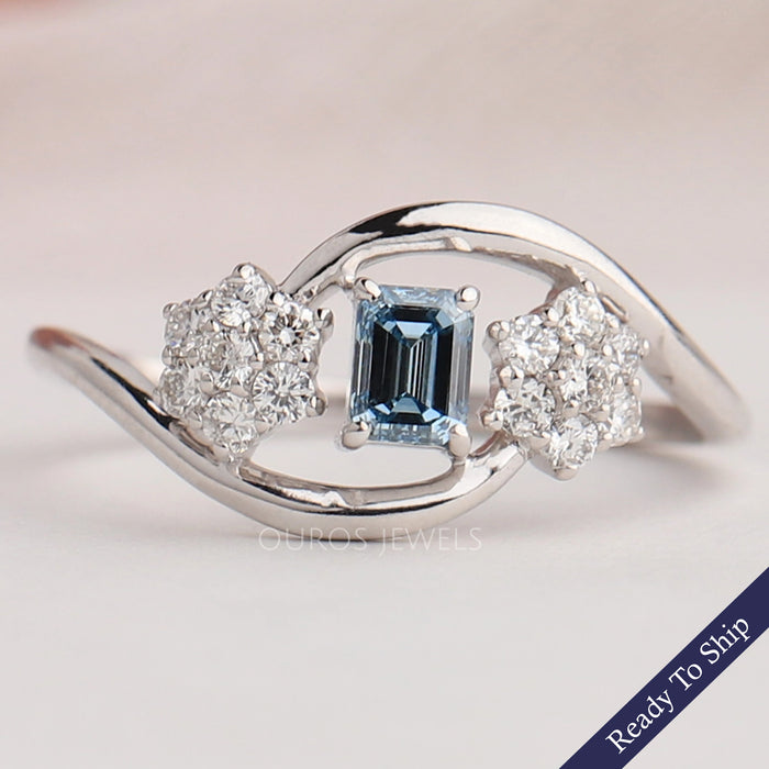 Zierlicher Ring mit floralem blauem Smaragdschliff und Labordiamant