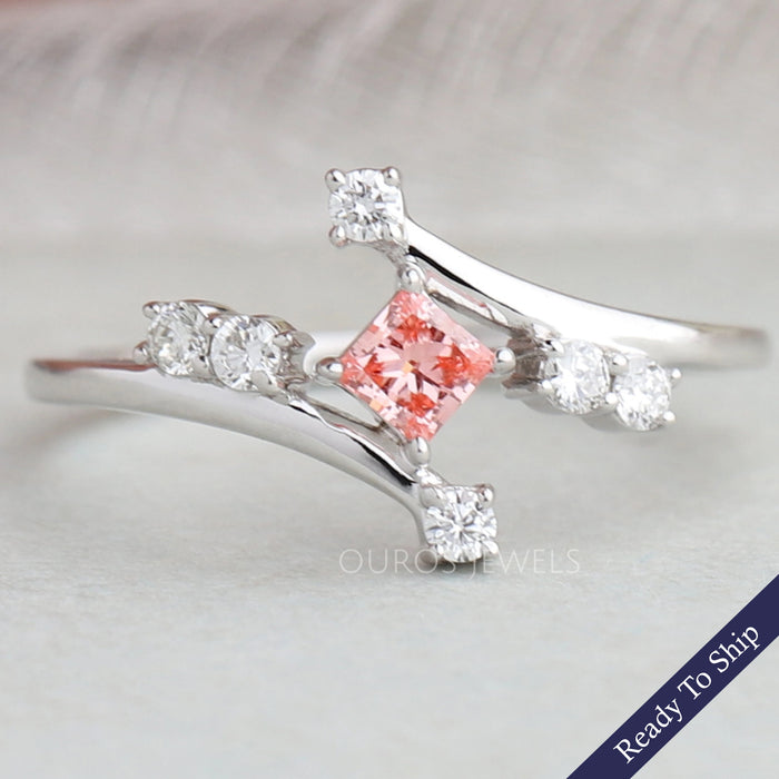 Bypass-Ring mit rosa Prinzessinnen-Diamant