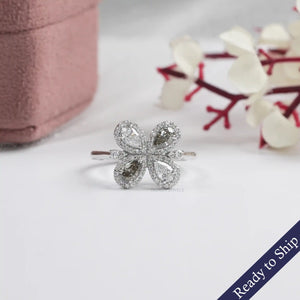 Einzigartiger floraler Ring mit Oliven- und Birnenschliff und Halo-Lab-Diamant