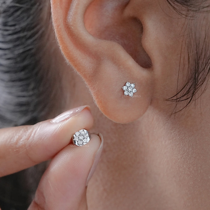 Rosa & Blauer Runder Diamant Ohrring mit Blumenmuster