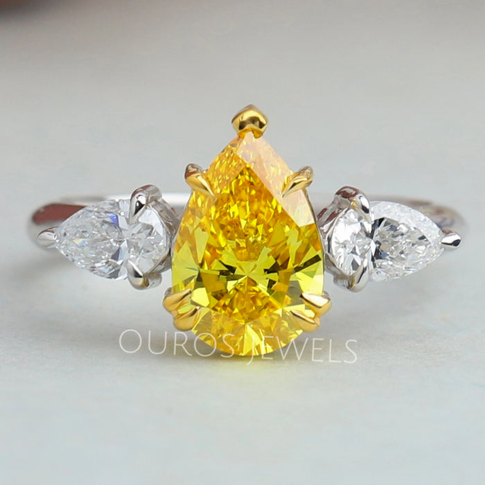Gelber Birnenschliff Labor Drei Stein Diamant Ring