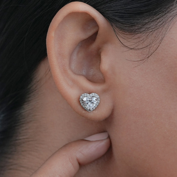 Herzförmige Diamant Ohrringe mit Halo 