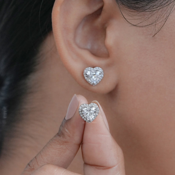 Herzförmige Diamant Ohrringe mit Halo 