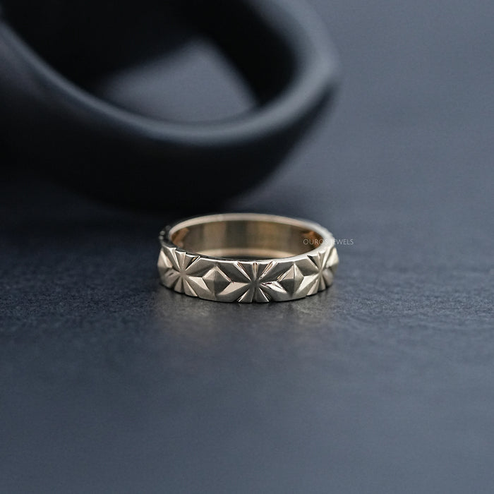 Engraving Men's Wedding Band With Diamond