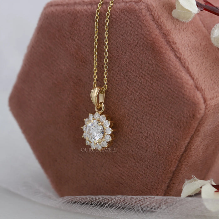 round brilliant diamond halo necklace