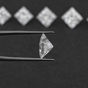 Im Labor gezüchteter Diamant im Prinzessschliff 