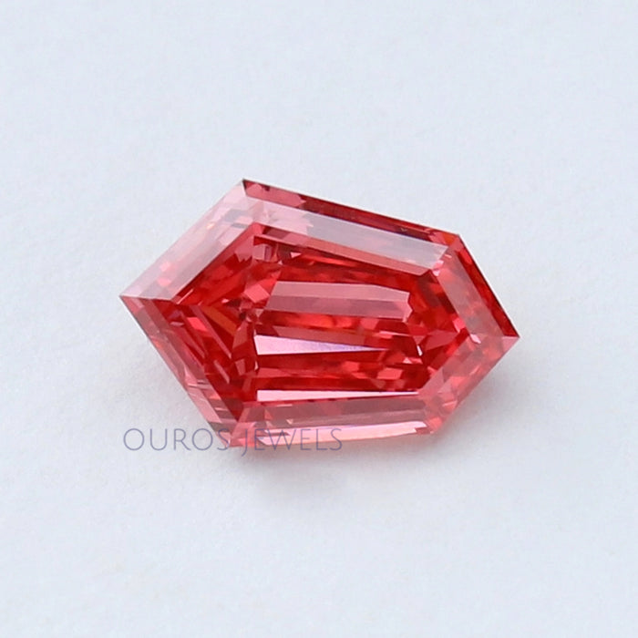 Konfliktfreier Labordiamant im Schildschliff in antiker Form