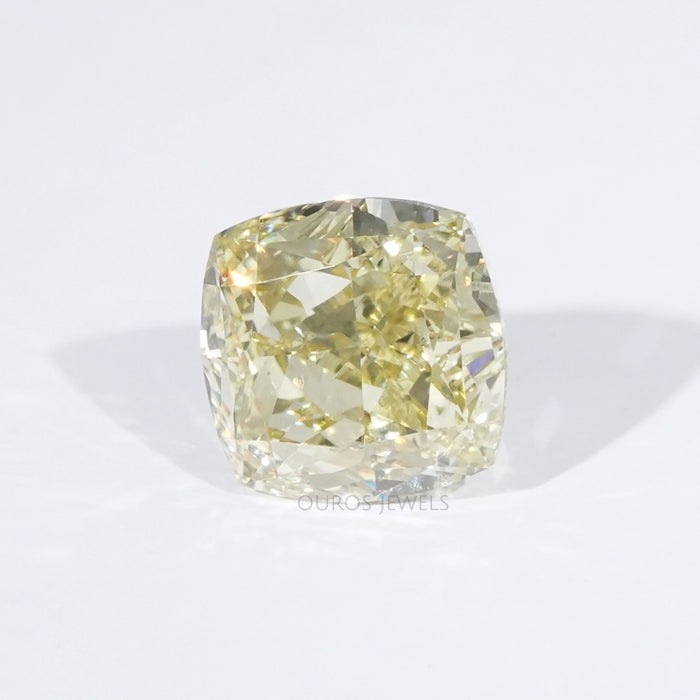 IGI-Zertifizierter Cushion Schliff Gelber Loser Diamant