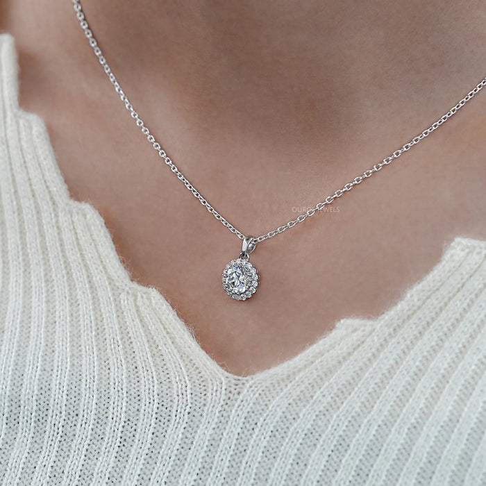 OEC Round Cut Halo Diamond Pendant
