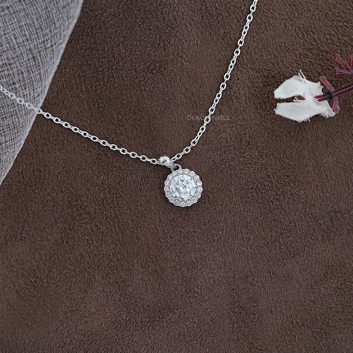 OEC Round Cut Halo Diamond Pendant