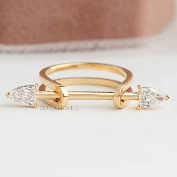 Ring mit 2 im Labor gezüchteten Diamanten im Pfeilschliff