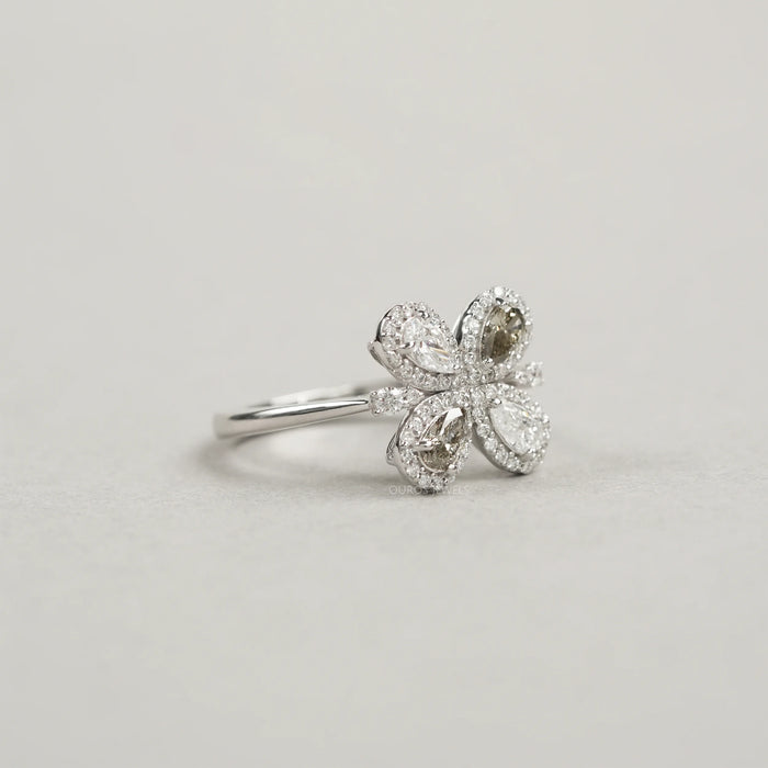 Einzigartiger floraler Ring mit Oliven- und Birnenschliff und Halo-Lab-Diamant