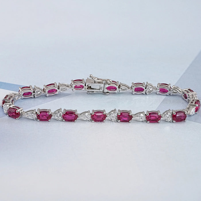 Ovales Rubin und Diamant Tennis Armband