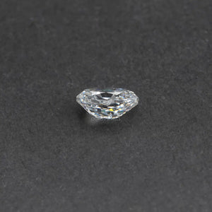 side view of oval cut diamond 