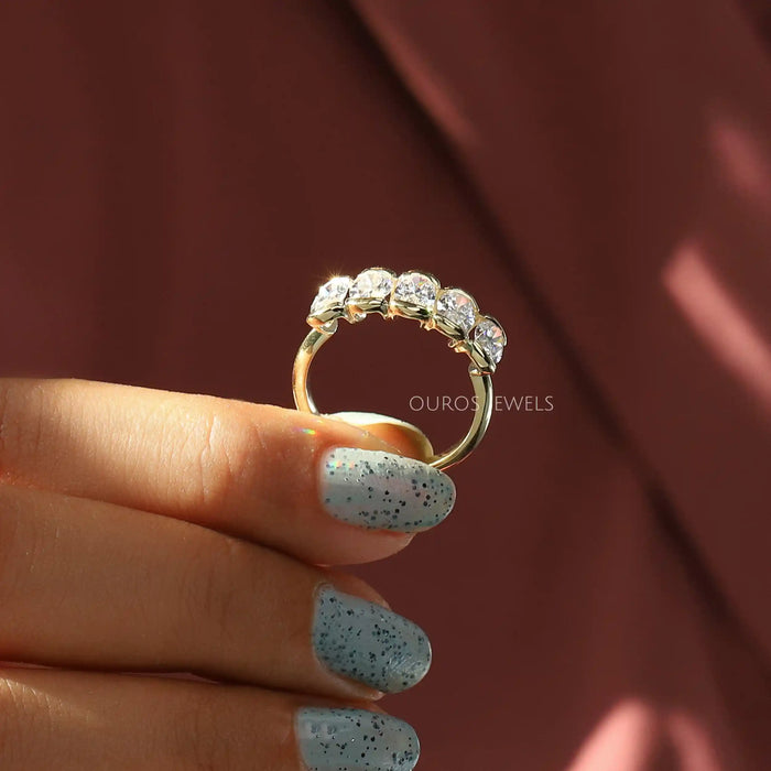 Gelbgold Oval Halb Lünette Set Diamant Ring