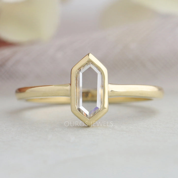 Sechseckiger Solitär-Diamantring mit Portraitschliff