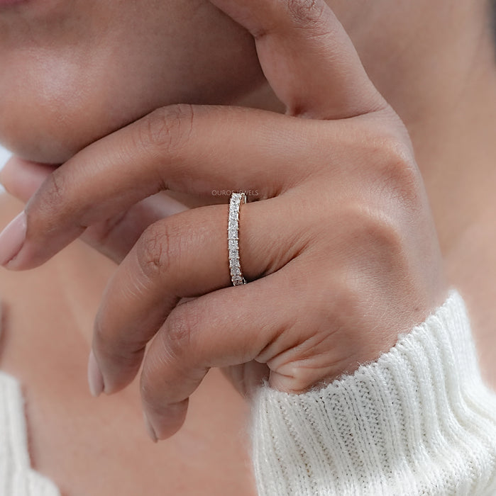 Eternity-Ring mit Labordiamanten im Prinzessschliff