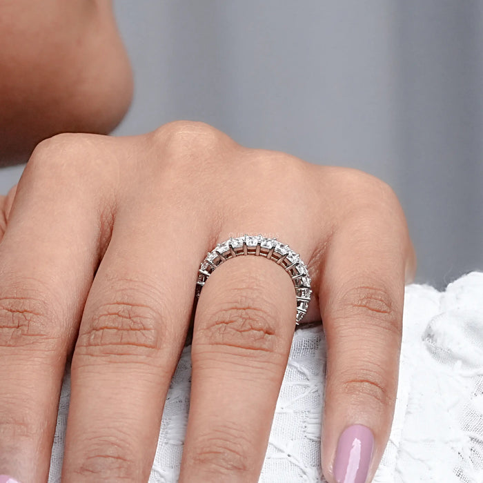 Eternity-Ring mit Labordiamanten im Prinzessschliff