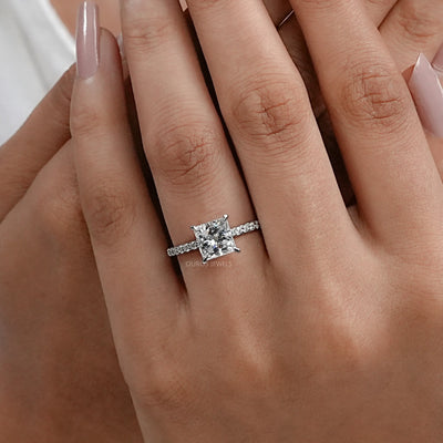 Prinzessinnen schliff Laborgezüchteter Diamant Solitaire Akzentuierung Verlobungsring
