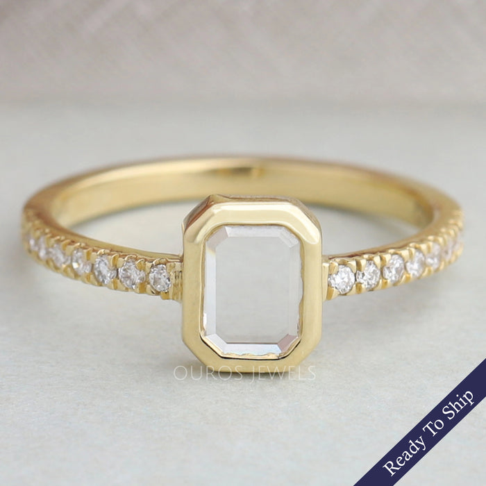 Solitär-Akzentring mit Smaragd und Diamant im Portraitschliff