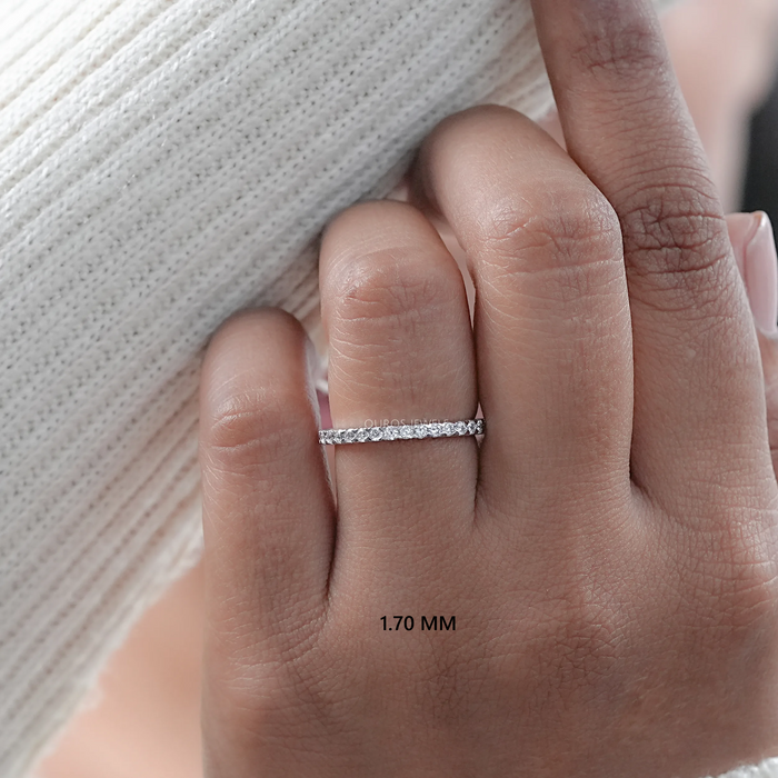 Halber Eternity-Trauring mit rundem Schliff und im Labor gezüchteten Diamanten