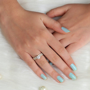 [A Women wearing Round Cut Bridal Ring Set]-[Ouros Jewels]