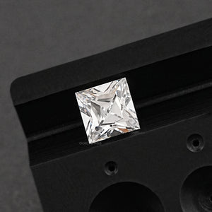 Quadratischer, im französischen Stil hergestellter Diamant 