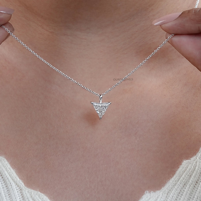 Solitär-Anhänger mit dreieckigem Labordiamant