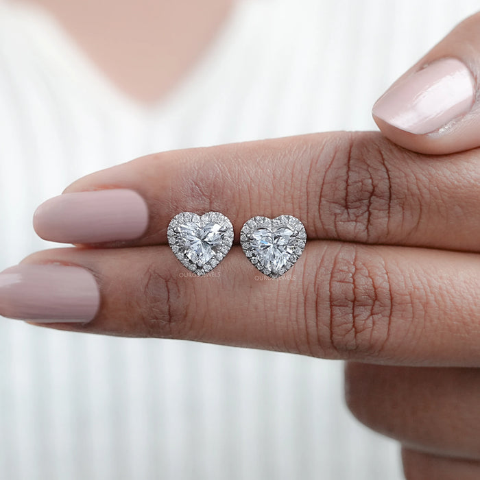 Herzförmige Diamant Ohrringe mit Halo 