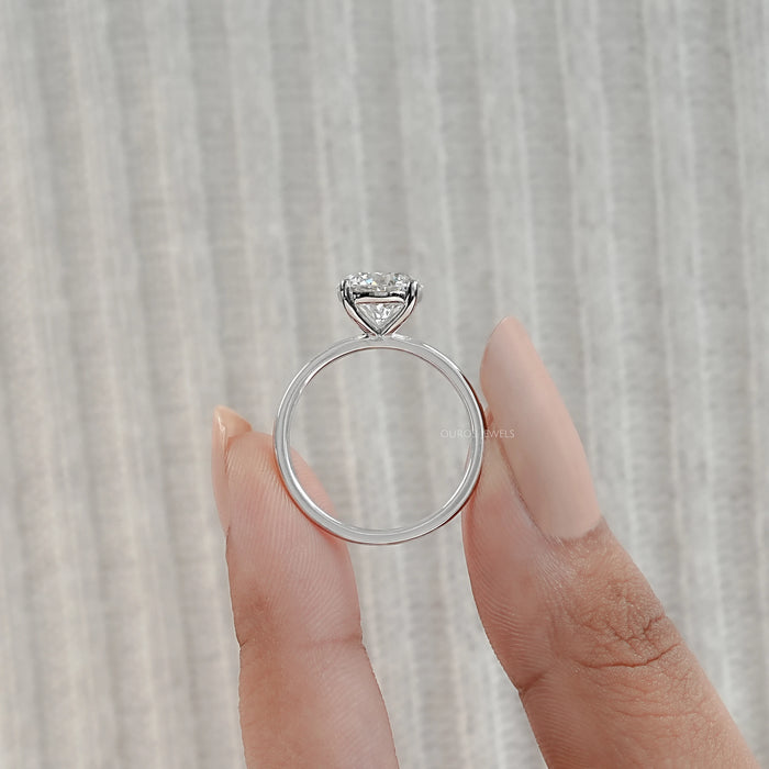 close view of igi certified round lab diamond solitaire engagement ring