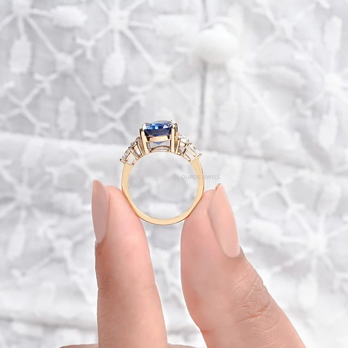 oval sapphire gemstone ring yellow gold