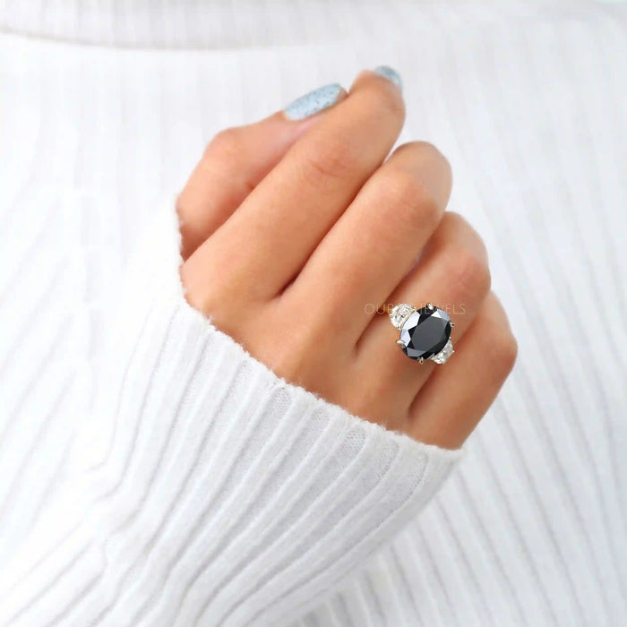 model weared oval diamond engagment ring in her finger