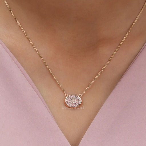 Anhänger mit rosa, runden, im Labor gezüchteten Diamanten im Pavé-Set