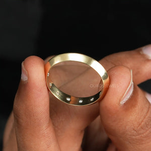 A Men holding Hidden Round Men Ring