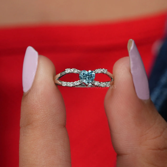 The split shank band adds an extra level of unique sophistication that perfectly complements the brilliant blue diamond center stone