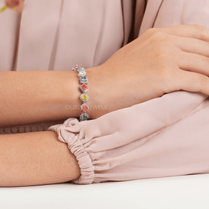 Stilvolles Armband Mit Heiligenschein Und Mehreren Diamantformen