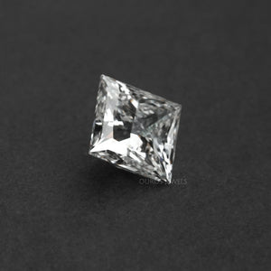 Im Labor gezüchteter Diamant im Prinzessschliff 